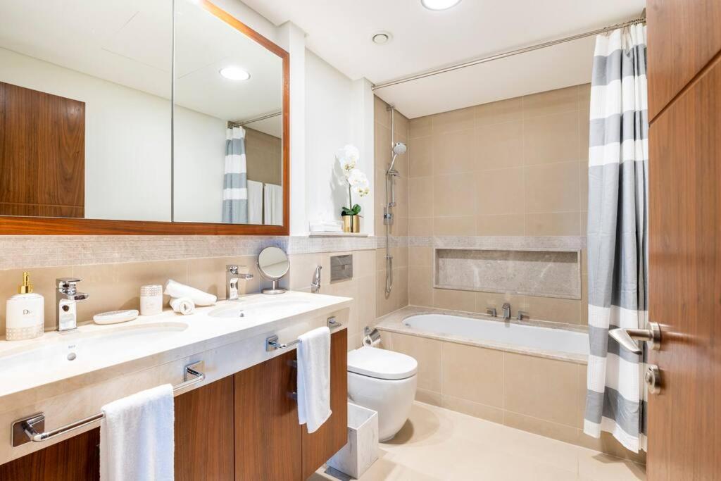 Appartement Larbi Breathtaking Burj And Fountain View Luxurious 2 Bed à Dubaï Extérieur photo